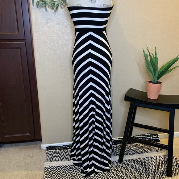 White House Black Market Maxi Dress - Picture 4 of 7